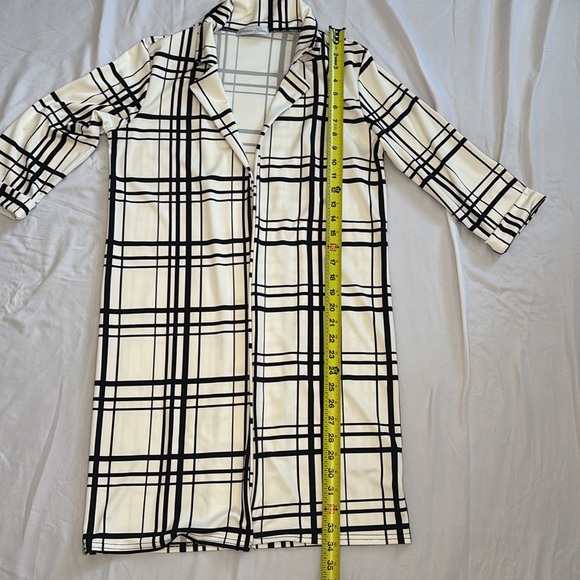 Black and white plaid duster - fits size small - Picture 7 of 7